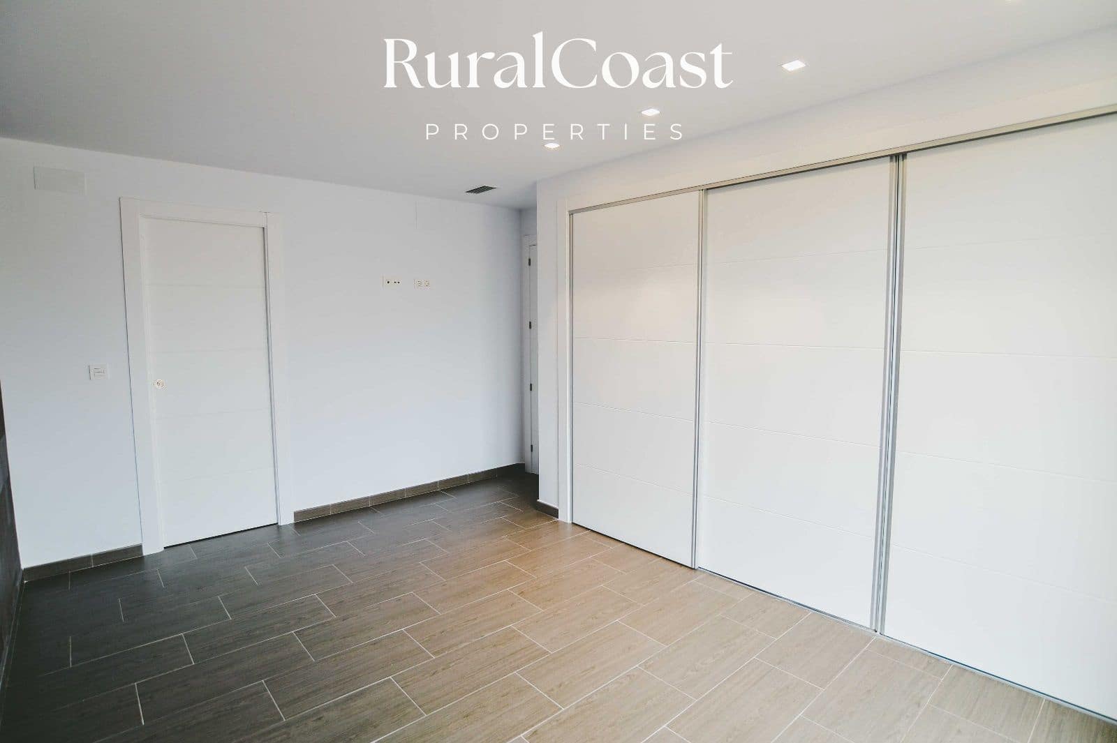 4 soveværelse Villa til salg i Gran Alacant med swimmingpool - € 534.000 (Ref: 7388231)