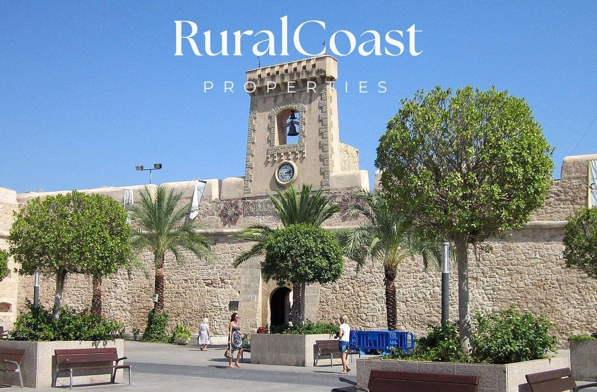 4 soveværelse Villa til salg i Gran Alacant med swimmingpool - € 534.000 (Ref: 7388231)