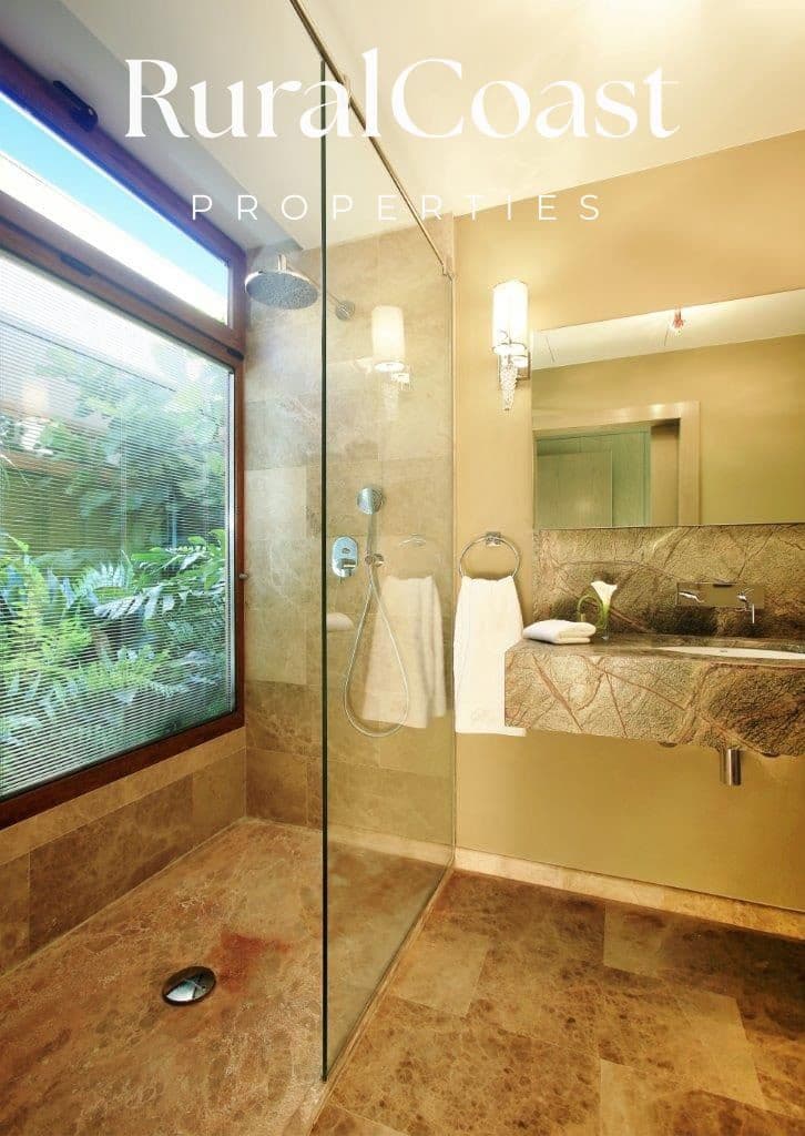 6 bedroom Villa for sale in El Campello with pool garage - € 3,800,000 (Ref: 7403519)