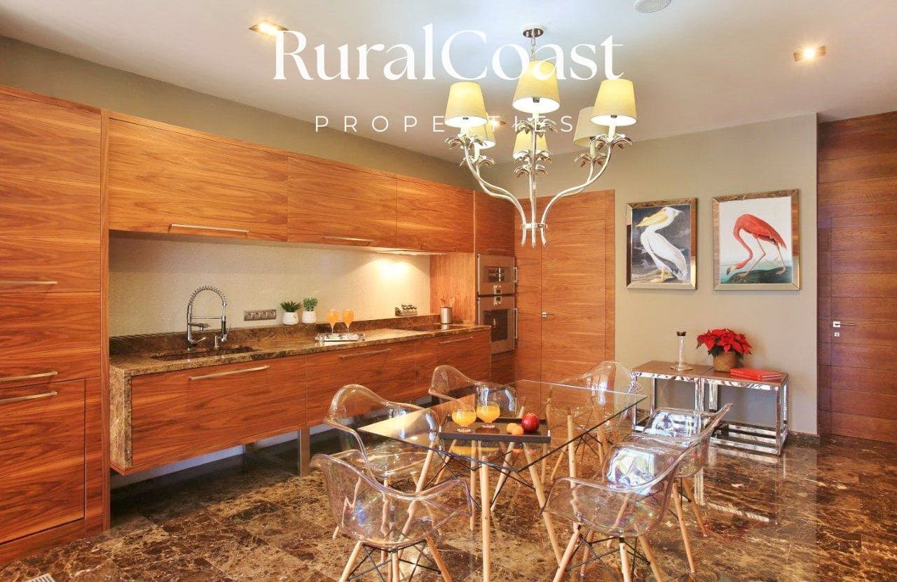 6 bedroom Villa for sale in El Campello with pool garage - € 3,800,000 (Ref: 7403519)