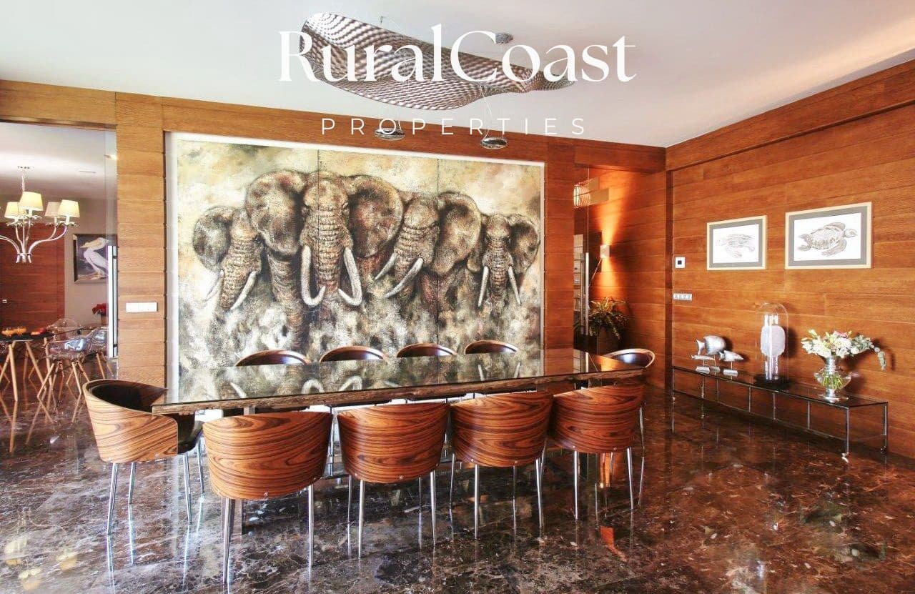 6 bedroom Villa for sale in El Campello with pool garage - € 3,800,000 (Ref: 7403519)