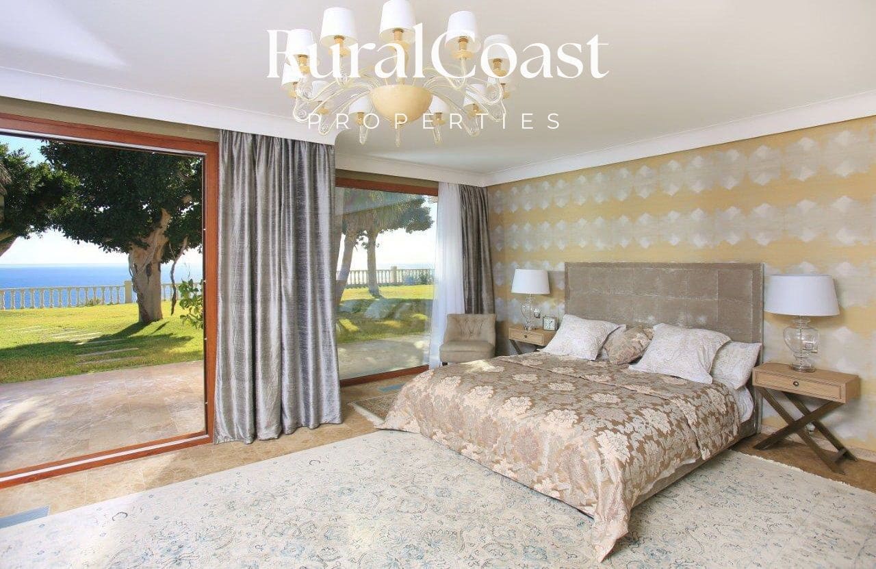 6 bedroom Villa for sale in El Campello with pool garage - € 3,800,000 (Ref: 7403519)