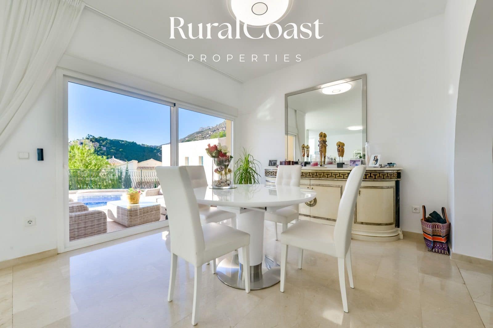 3 bedroom Villa for sale in Altea with pool garage - € 950,000 (Ref: 7403527)