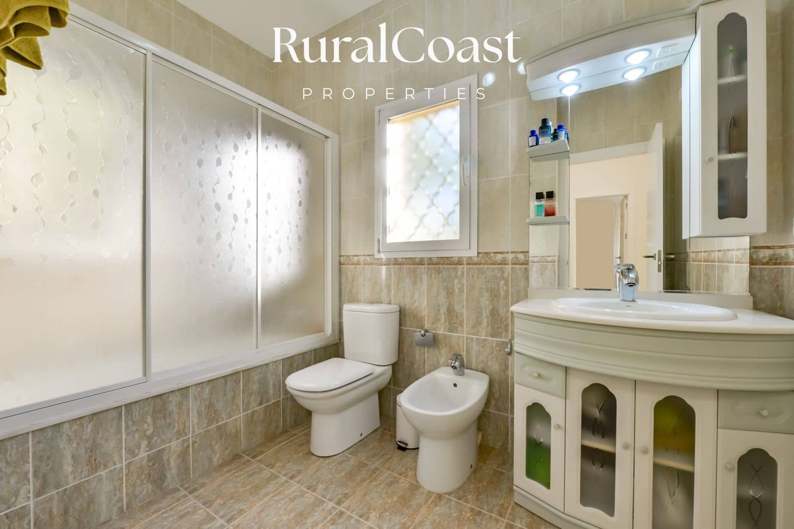 3 bedroom Villa for sale in Altea with pool garage - € 950,000 (Ref: 7403527)