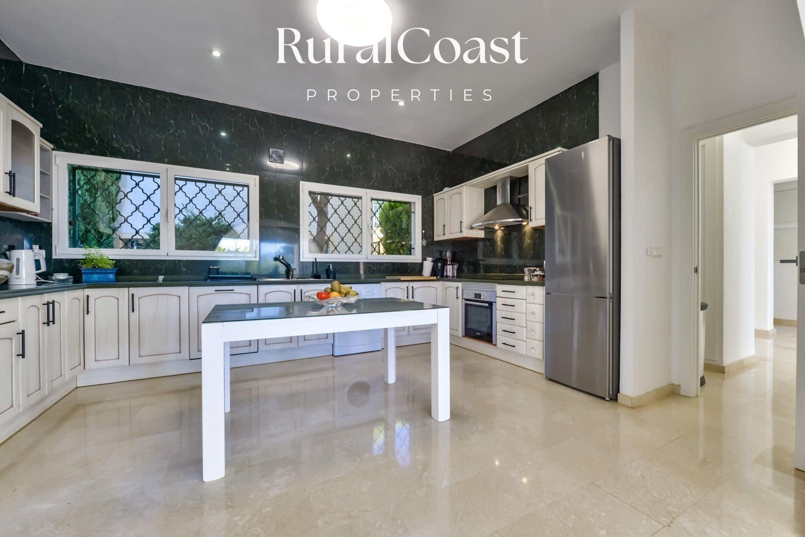 3 bedroom Villa for sale in Altea with pool garage - € 950,000 (Ref: 7403527)