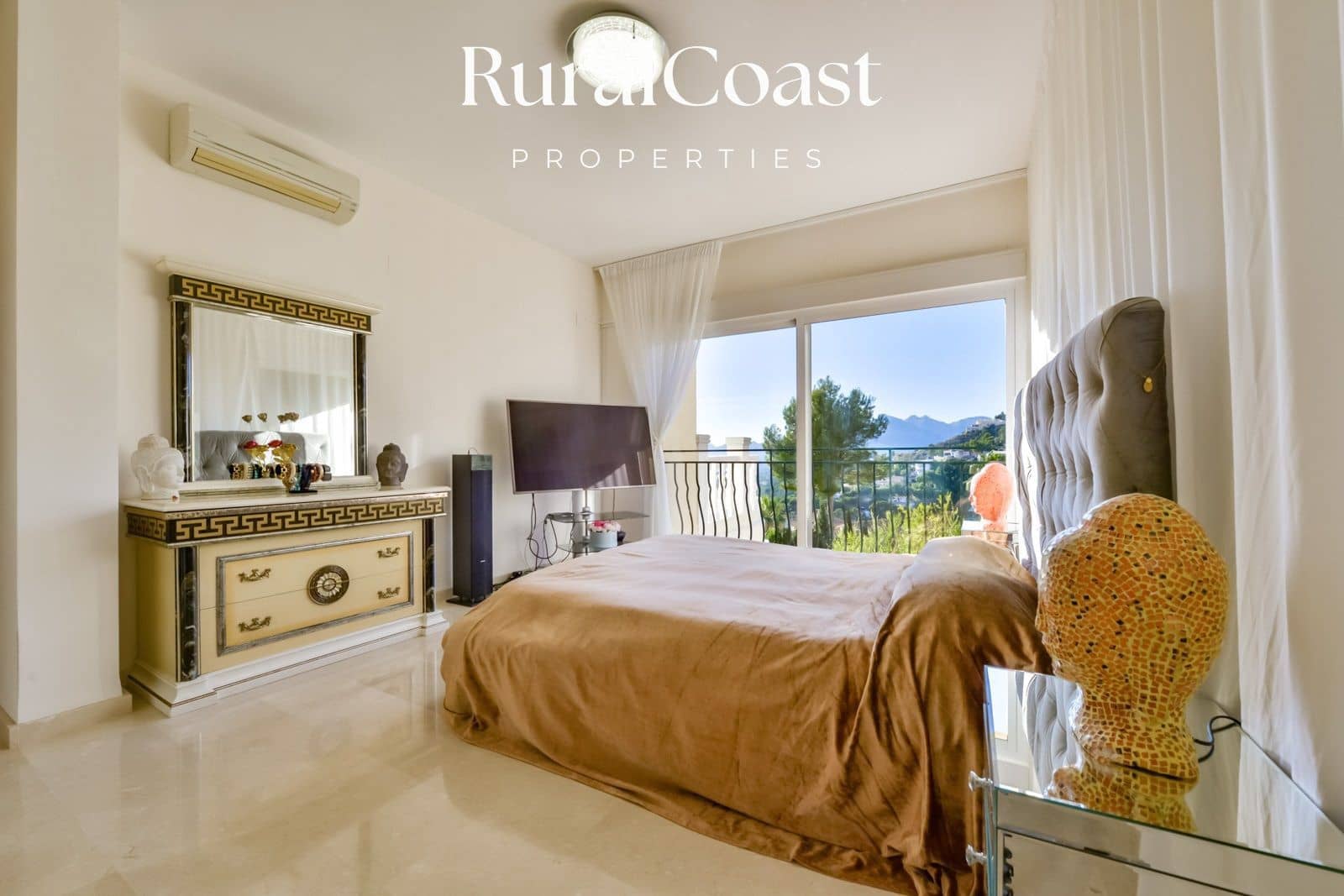 3 bedroom Villa for sale in Altea with pool garage - € 950,000 (Ref: 7403527)