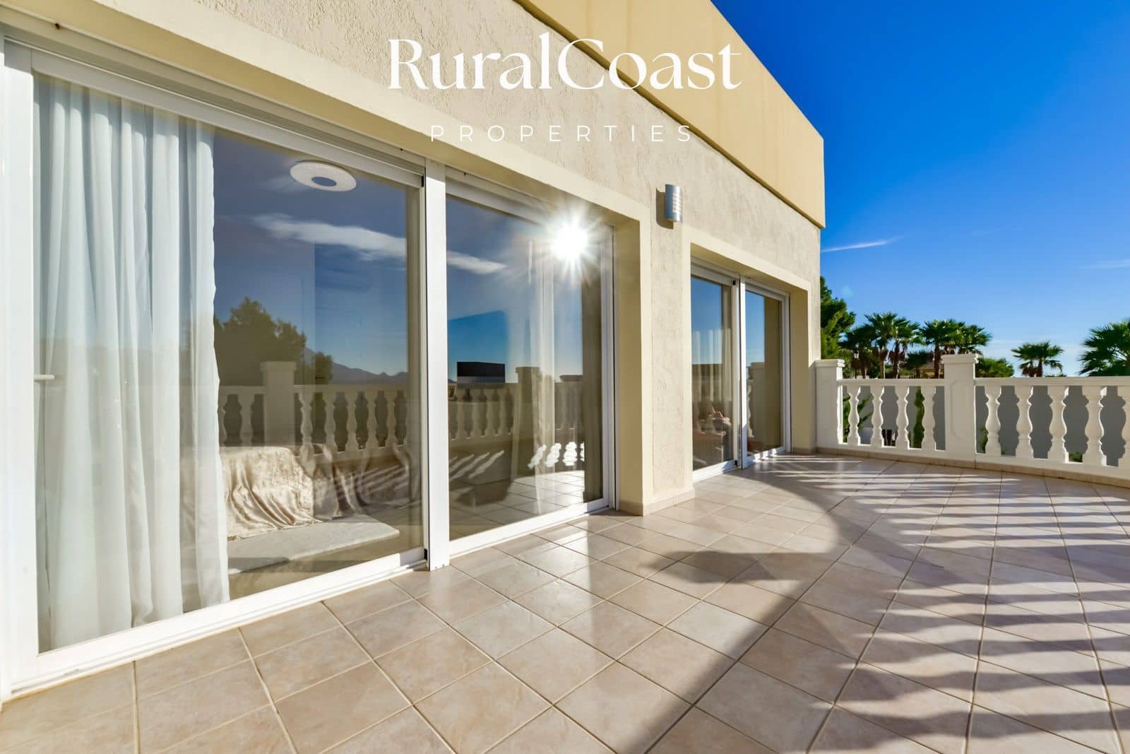 3 bedroom Villa for sale in Altea with pool garage - € 950,000 (Ref: 7403527)