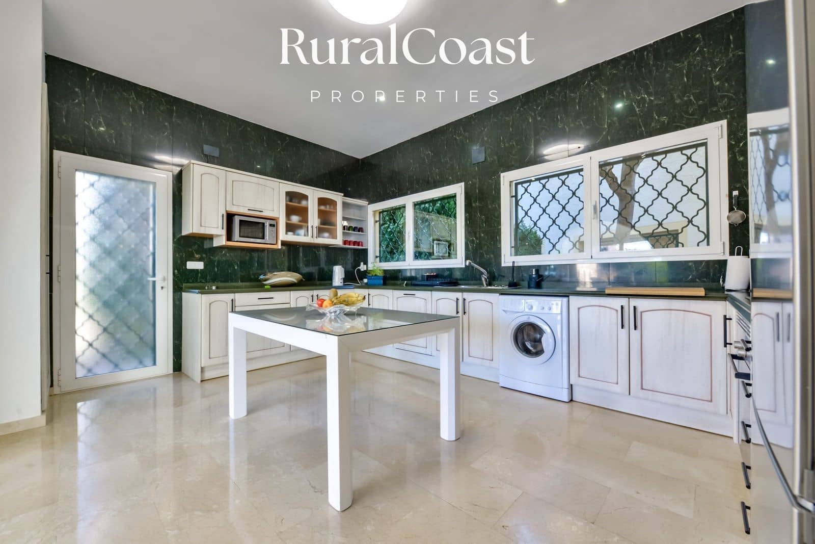 3 bedroom Villa for sale in Altea with pool garage - € 950,000 (Ref: 7403527)