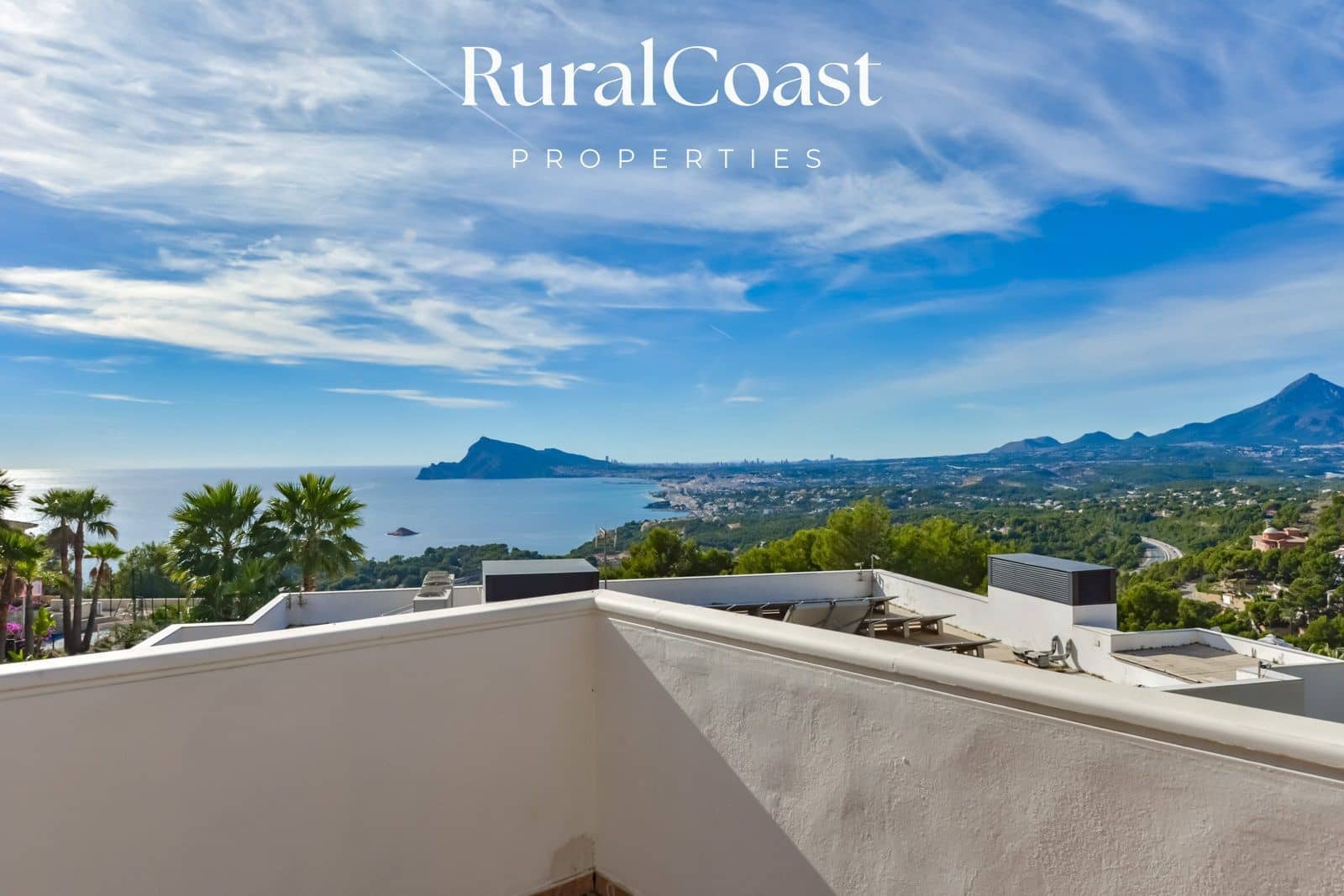 3 bedroom Villa for sale in Altea with pool garage - € 950,000 (Ref: 7403527)