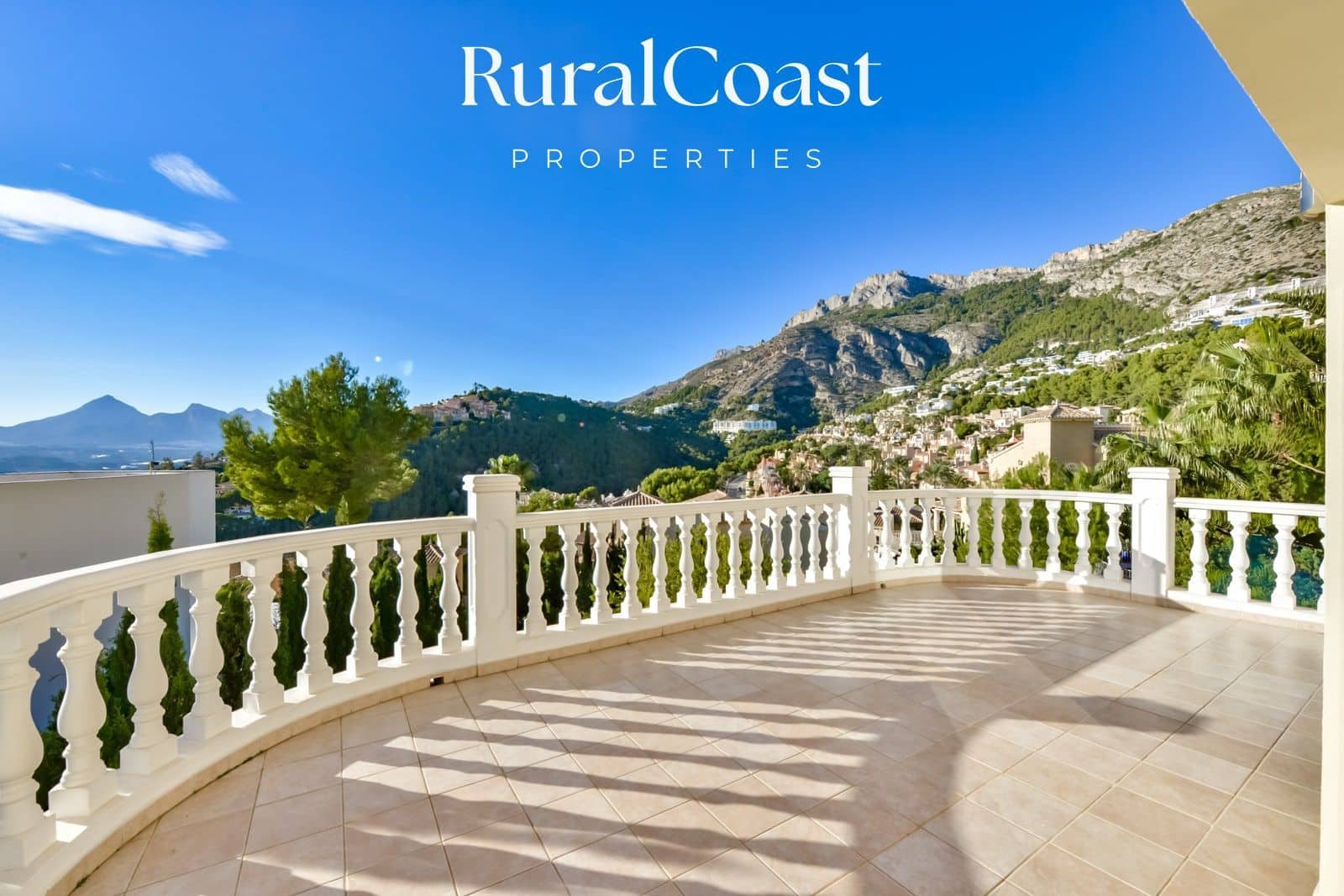 3 bedroom Villa for sale in Altea with pool garage - € 950,000 (Ref: 7403527)