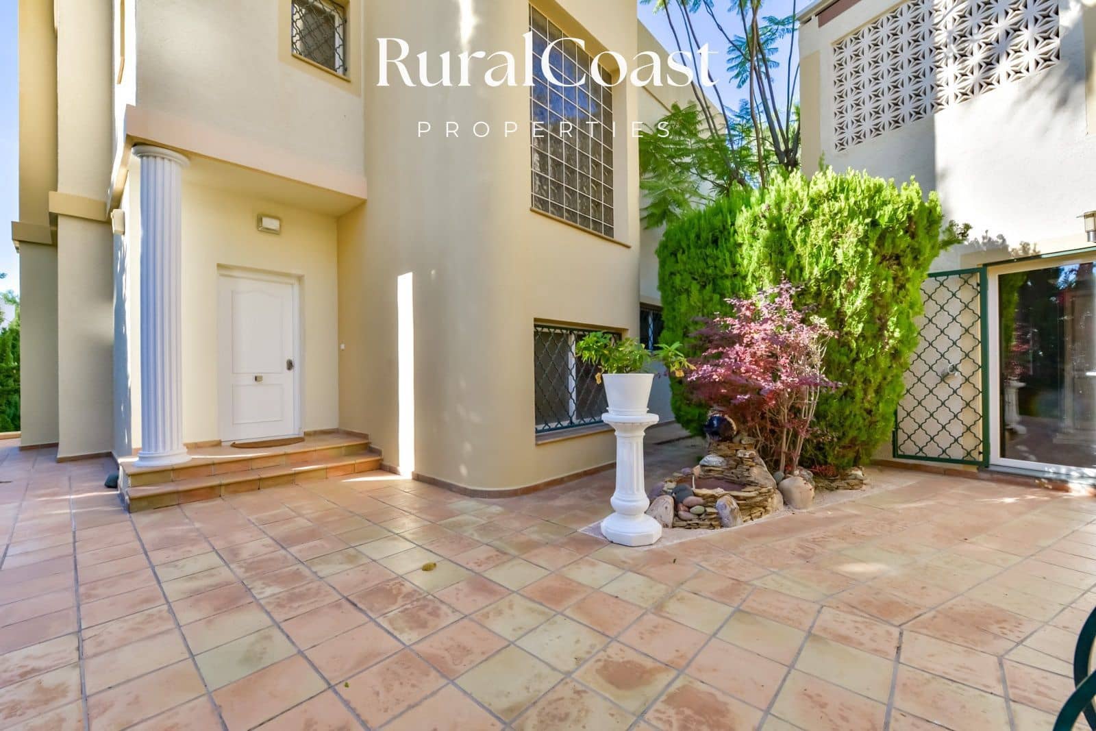 3 bedroom Villa for sale in Altea with pool garage - € 950,000 (Ref: 7403527)