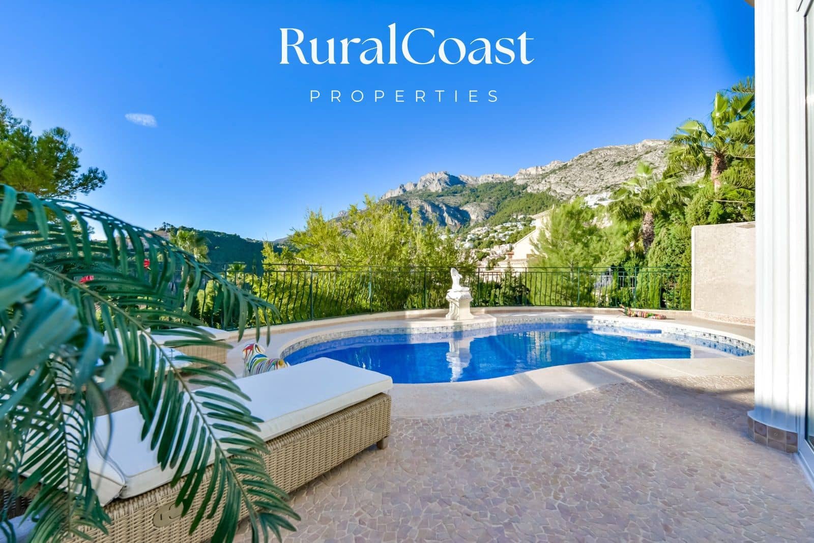 3 bedroom Villa for sale in Altea with pool garage - € 950,000 (Ref: 7403527)