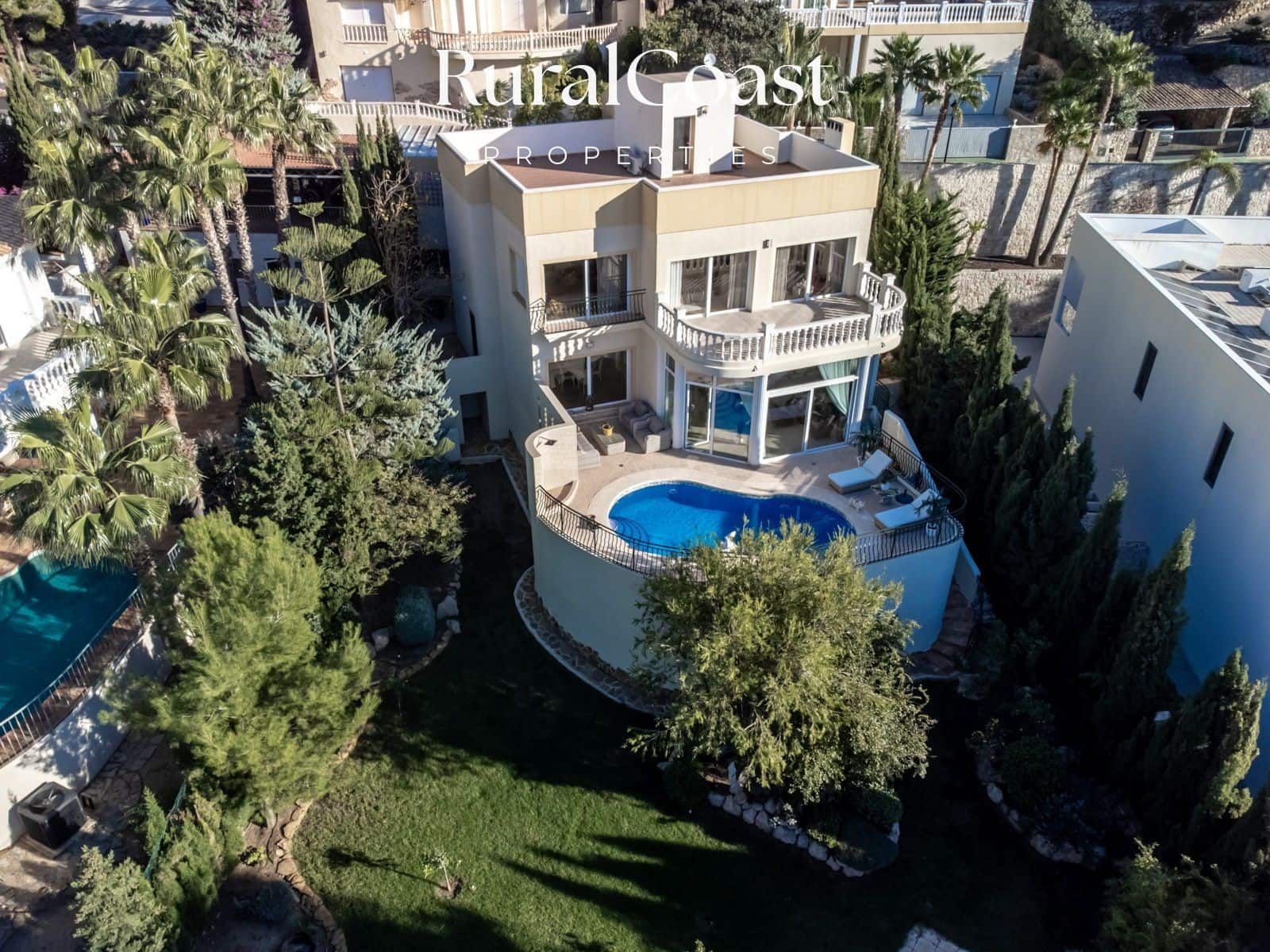 3 bedroom Villa for sale in Altea with pool garage - € 950,000 (Ref: 7403527)