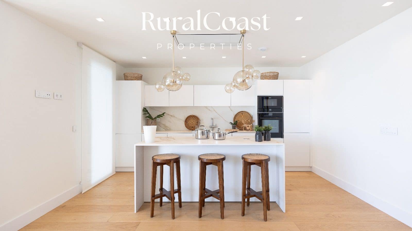 2 soverom Leilighet til salgs i Benidorm med svømmebasseng garasje - € 1 290 000 (Ref: 7533282)