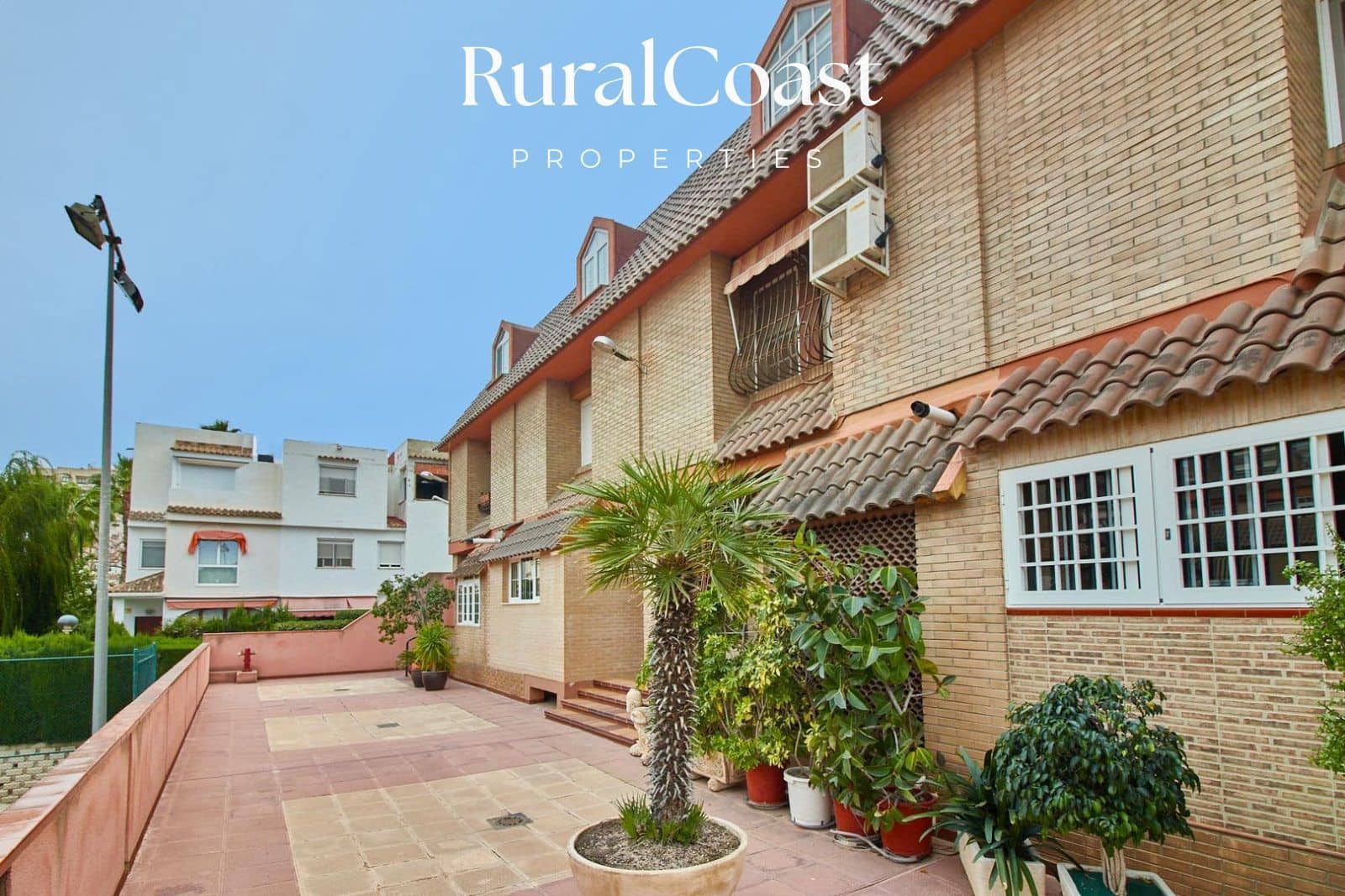 5 sypialnia Bungalow na sprzedaż w Miasto Alicante / Alacant z basenem garażem - 499 000 € (Ref: 7876823)