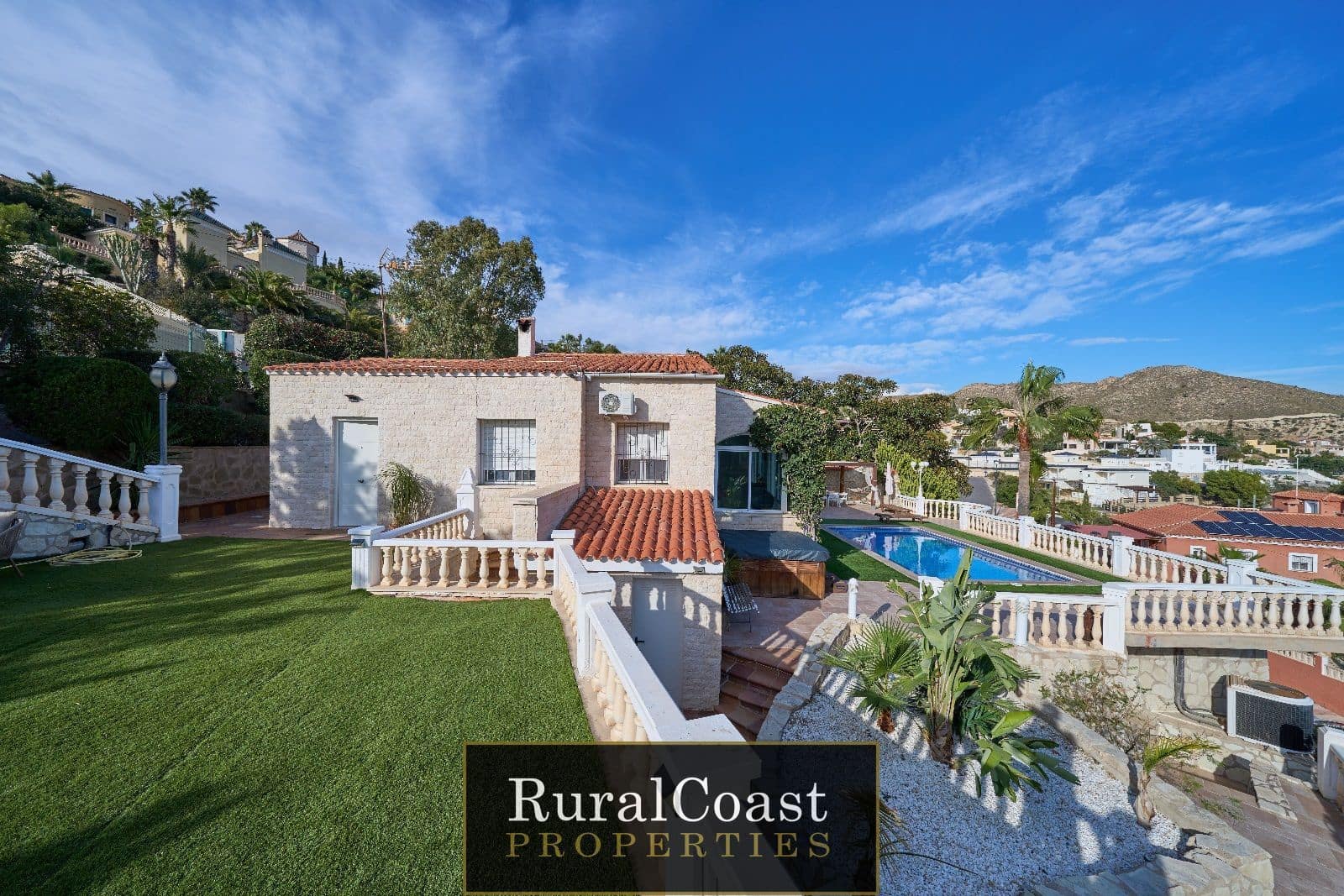 3 soveværelse Villa til salg i Coveta Fuma med swimmingpool - € 795.000 (Ref: 7961128)