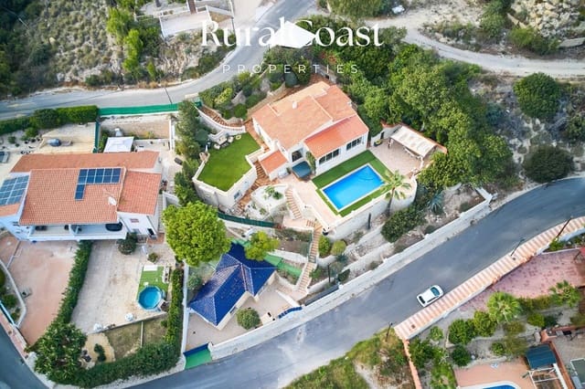 3 slaapkamer Villa te koop in Coveta Fuma, El Campello met zwembad - € 795.000 (Ref: 7961128)