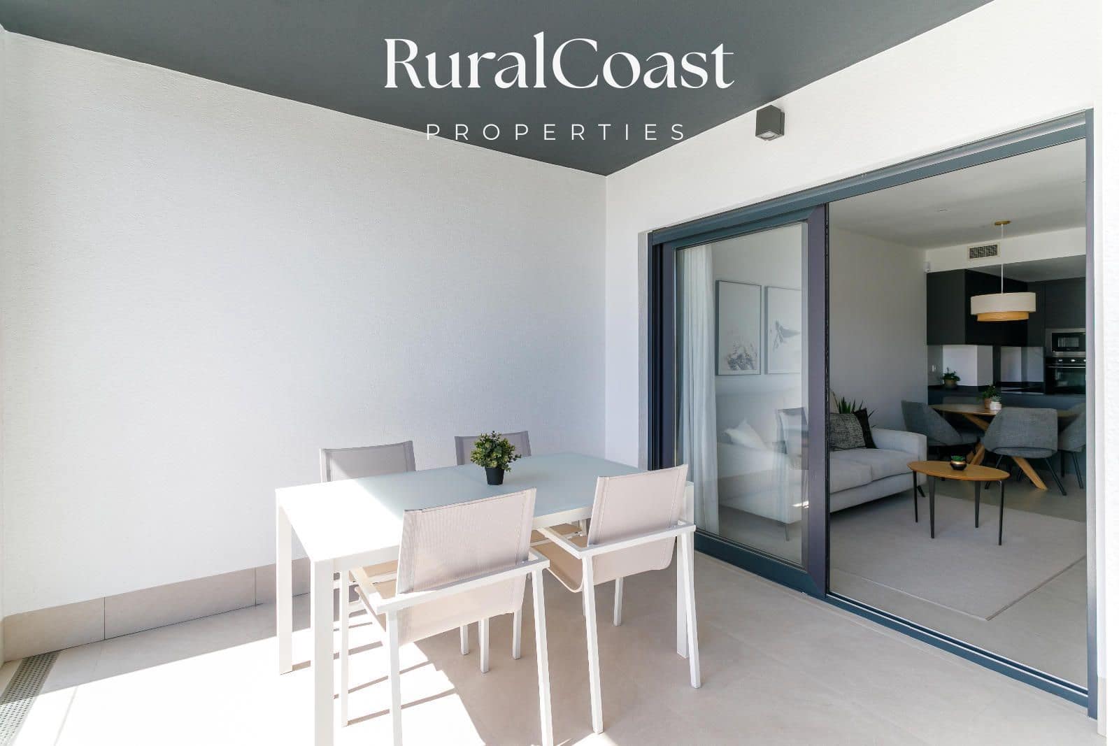 Piso de 2 habitaciones en Torrevieja en venta con piscina garaje - 245.000 € (Ref: 8396122)