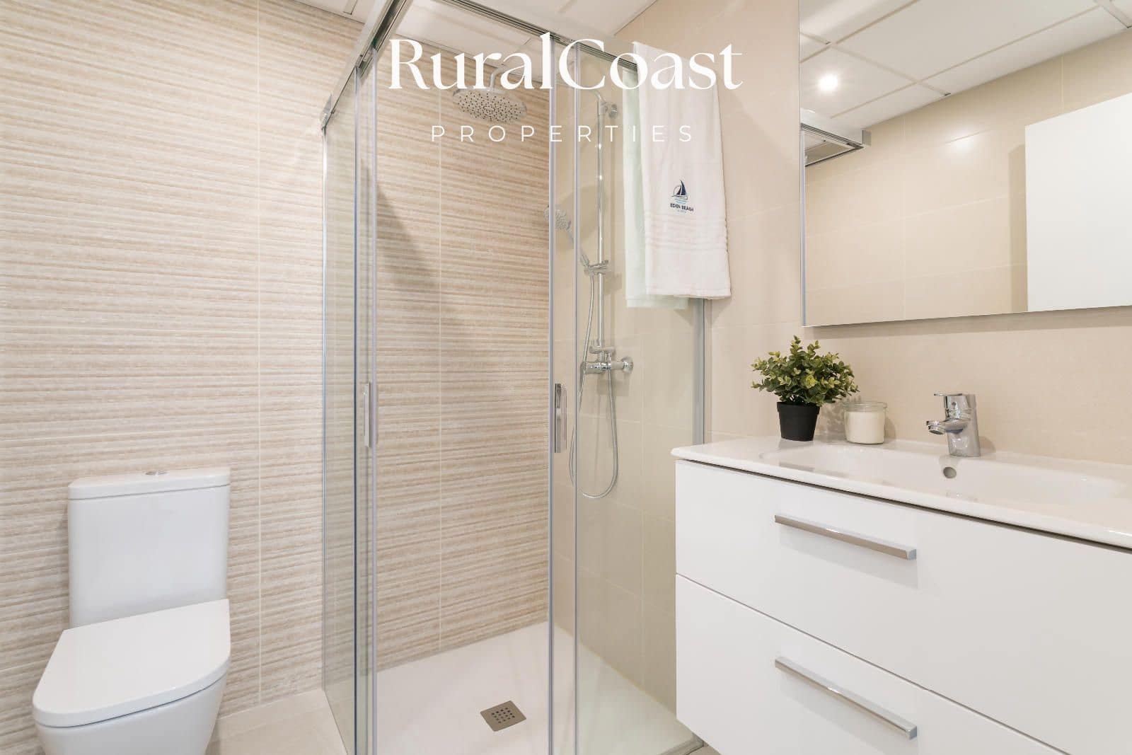 Piso de 2 habitaciones en Torrevieja en venta con piscina garaje - 245.000 € (Ref: 8396122)