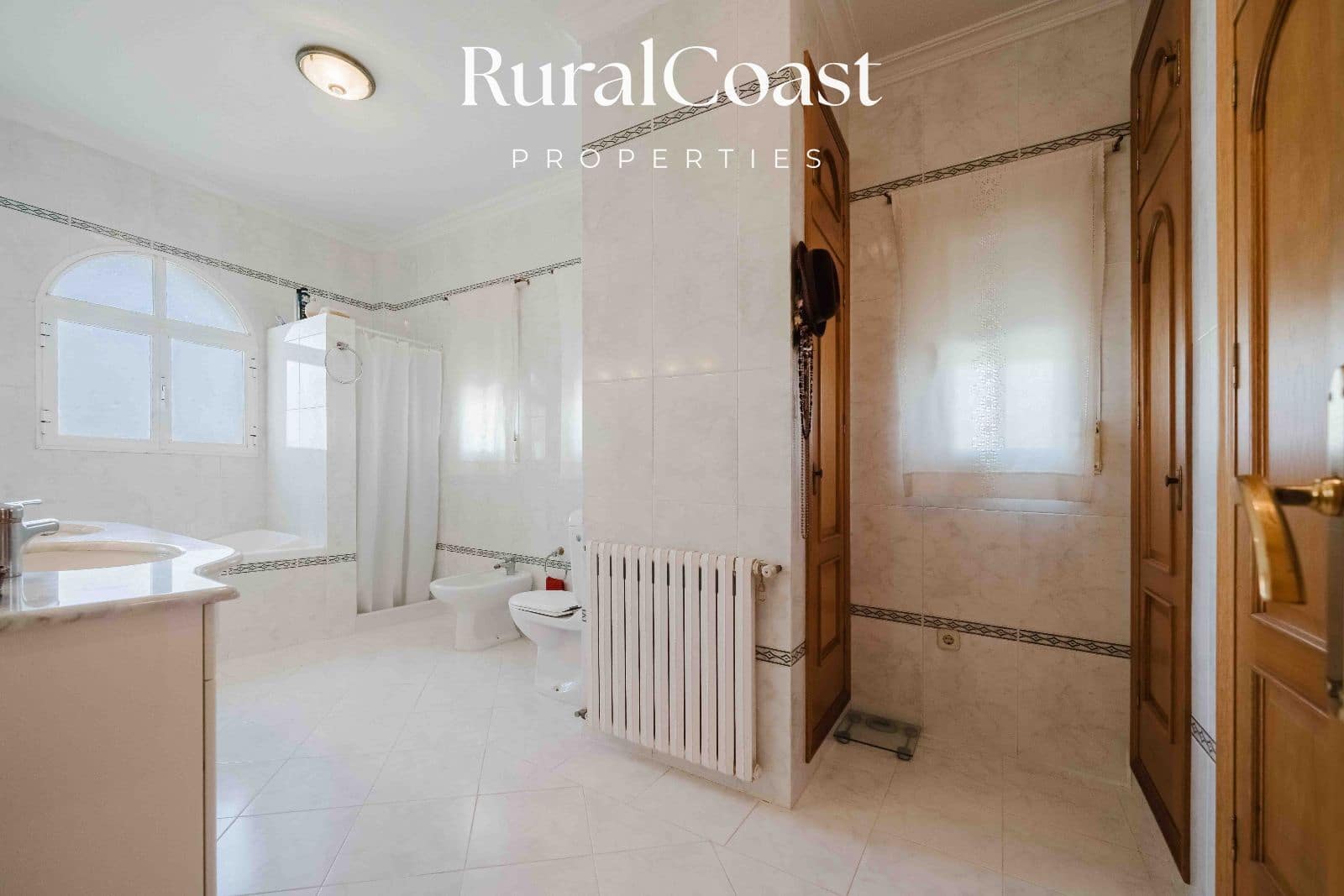 4 soverom Villa til salgs i El Campello med svømmebasseng garasje - € 1 100 000 (Ref: 8880583)