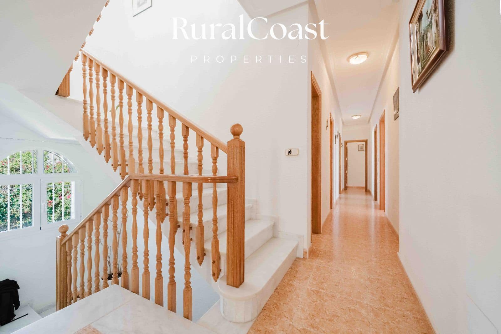 4 soverom Villa til salgs i El Campello med svømmebasseng garasje - € 1 100 000 (Ref: 8880583)