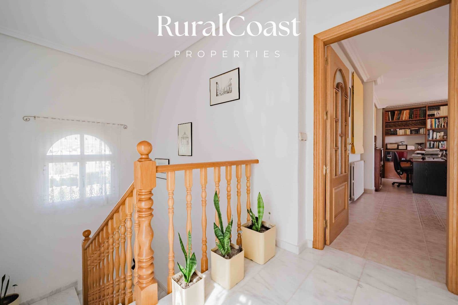 4 soverom Villa til salgs i El Campello med svømmebasseng garasje - € 1 100 000 (Ref: 8880583)