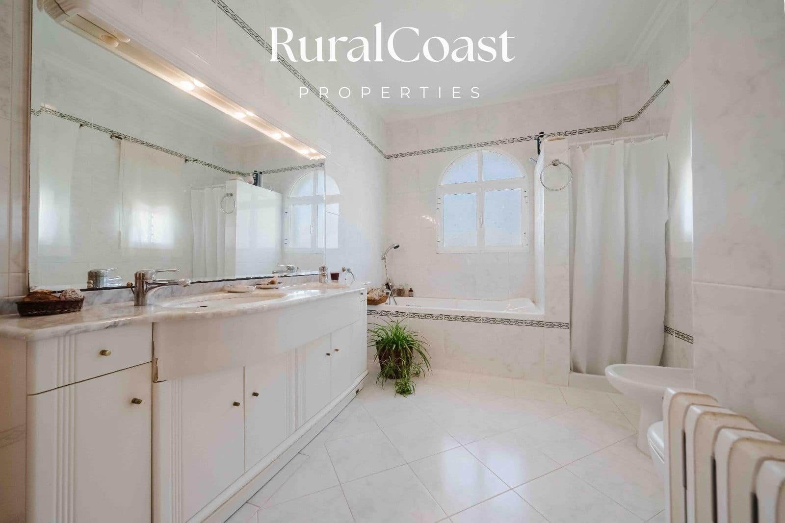 4 soverom Villa til salgs i El Campello med svømmebasseng garasje - € 1 100 000 (Ref: 8880583)