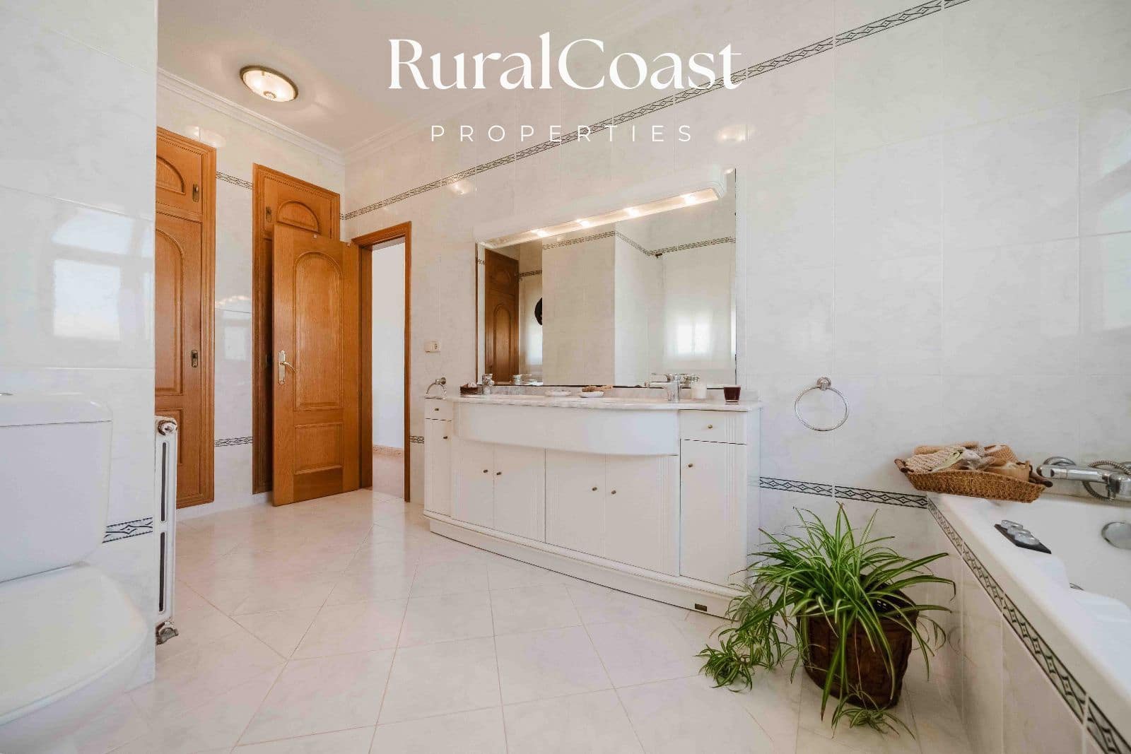 4 soverom Villa til salgs i El Campello med svømmebasseng garasje - € 1 100 000 (Ref: 8880583)