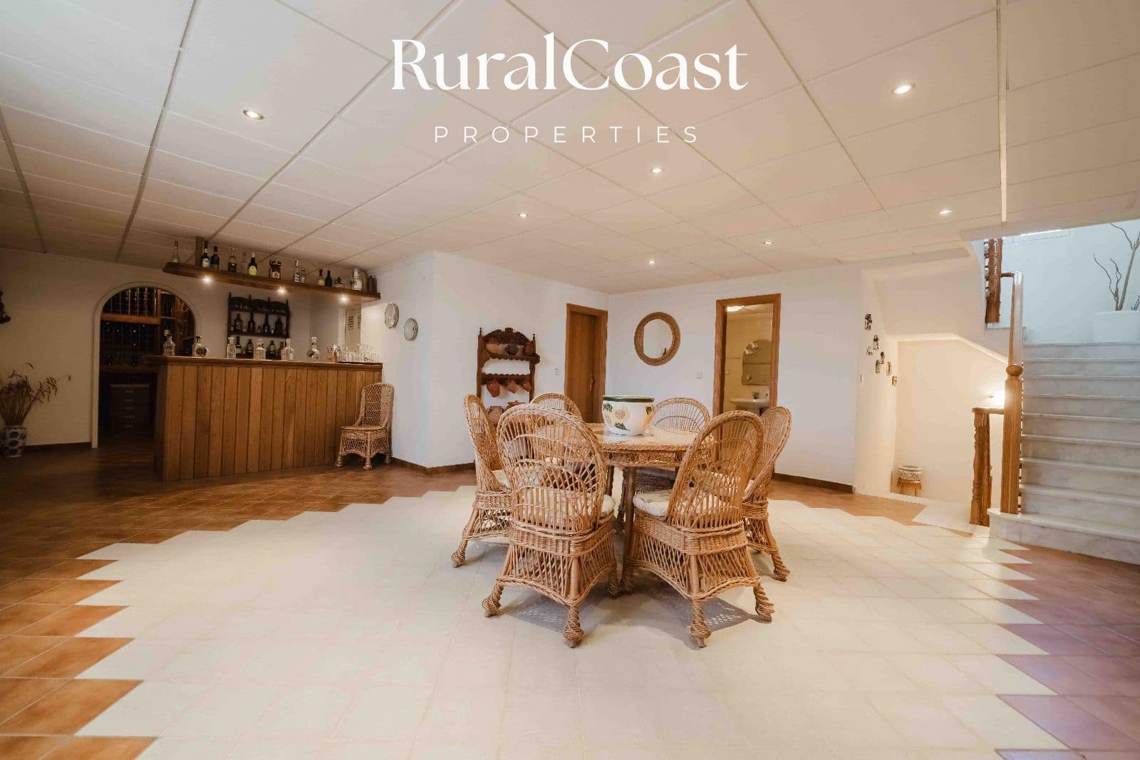 4 soverom Villa til salgs i El Campello med svømmebasseng garasje - € 1 100 000 (Ref: 8880583)