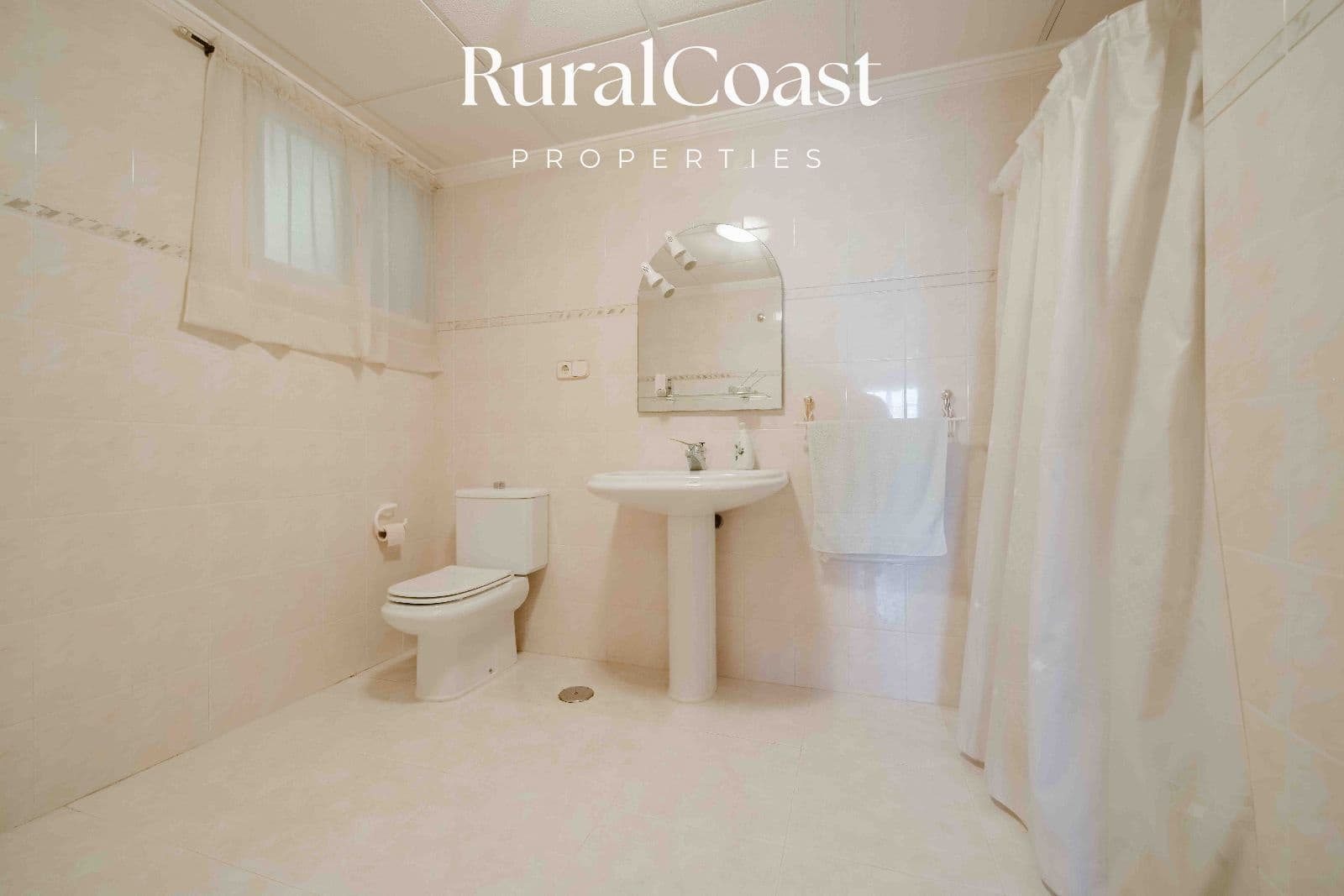 4 soverom Villa til salgs i El Campello med svømmebasseng garasje - € 1 100 000 (Ref: 8880583)