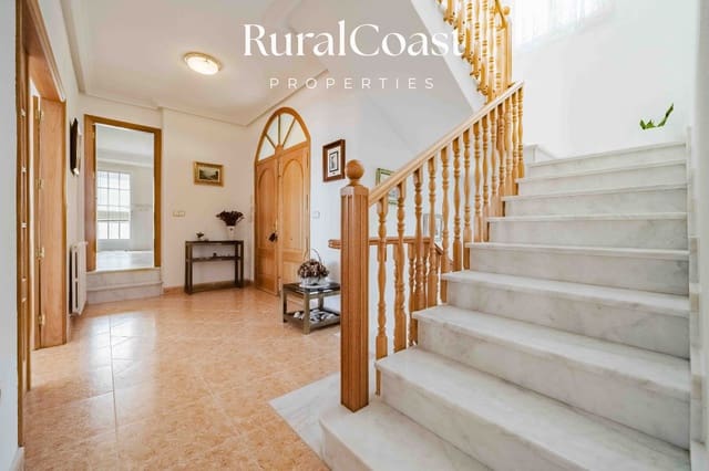 4 slaapkamer Villa te koop in El Campello met zwembad garage - € 1.100.000 (Ref: 8880583)