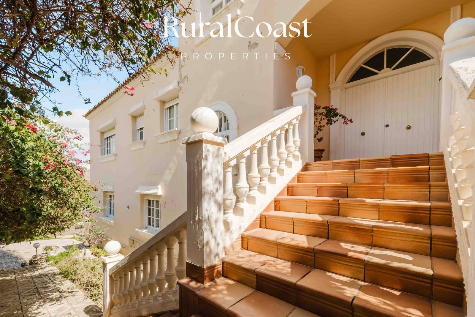 4 soverom Villa til salgs i El Campello med svømmebasseng garasje - € 1 100 000 (Ref: 8880583)