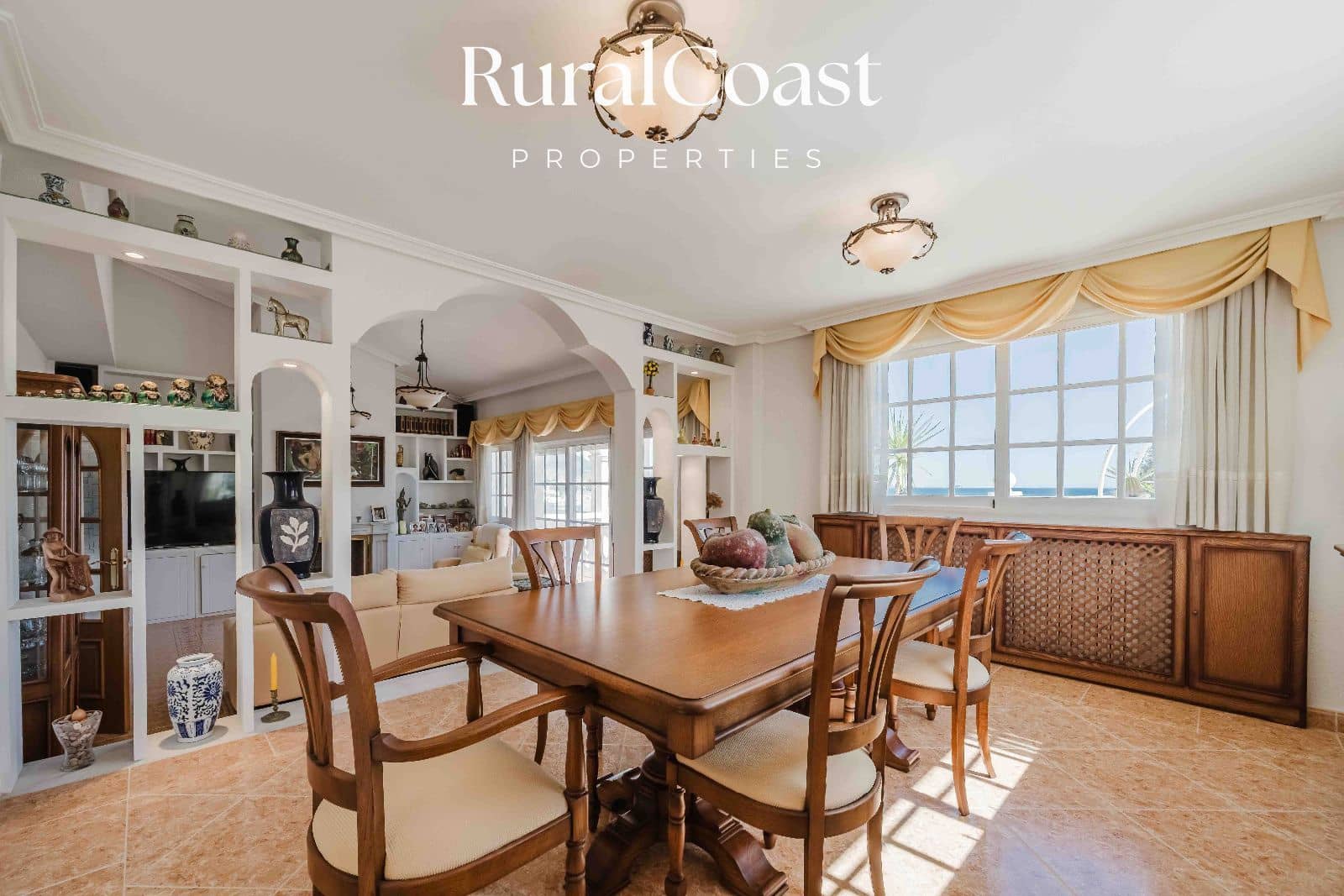 4 soverom Villa til salgs i El Campello med svømmebasseng garasje - € 1 100 000 (Ref: 8880583)