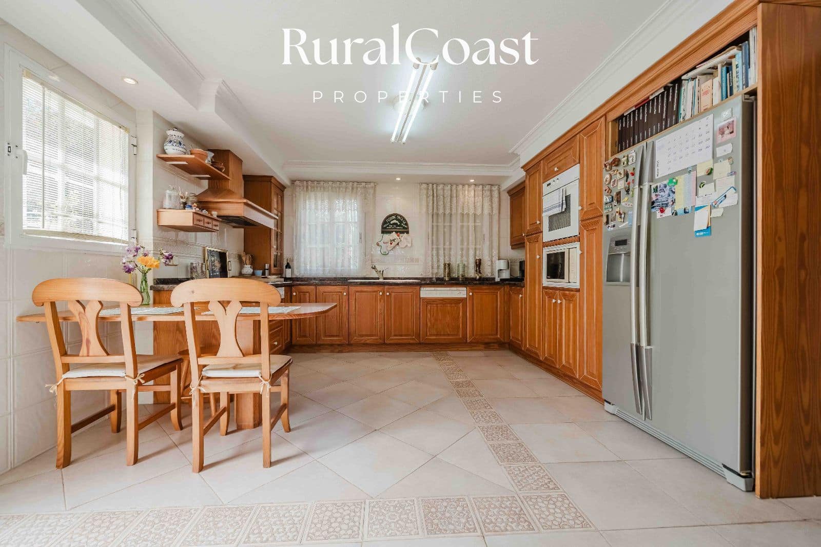 4 soverom Villa til salgs i El Campello med svømmebasseng garasje - € 1 100 000 (Ref: 8880583)