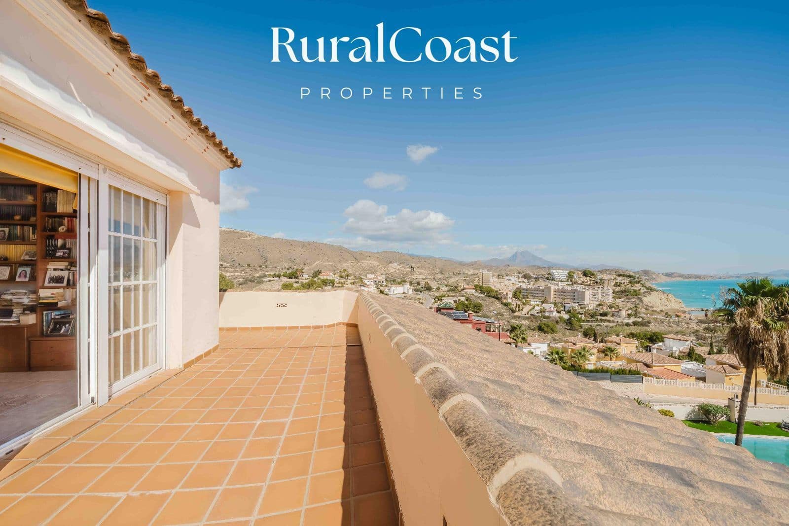 4 soverom Villa til salgs i El Campello med svømmebasseng garasje - € 1 100 000 (Ref: 8880583)