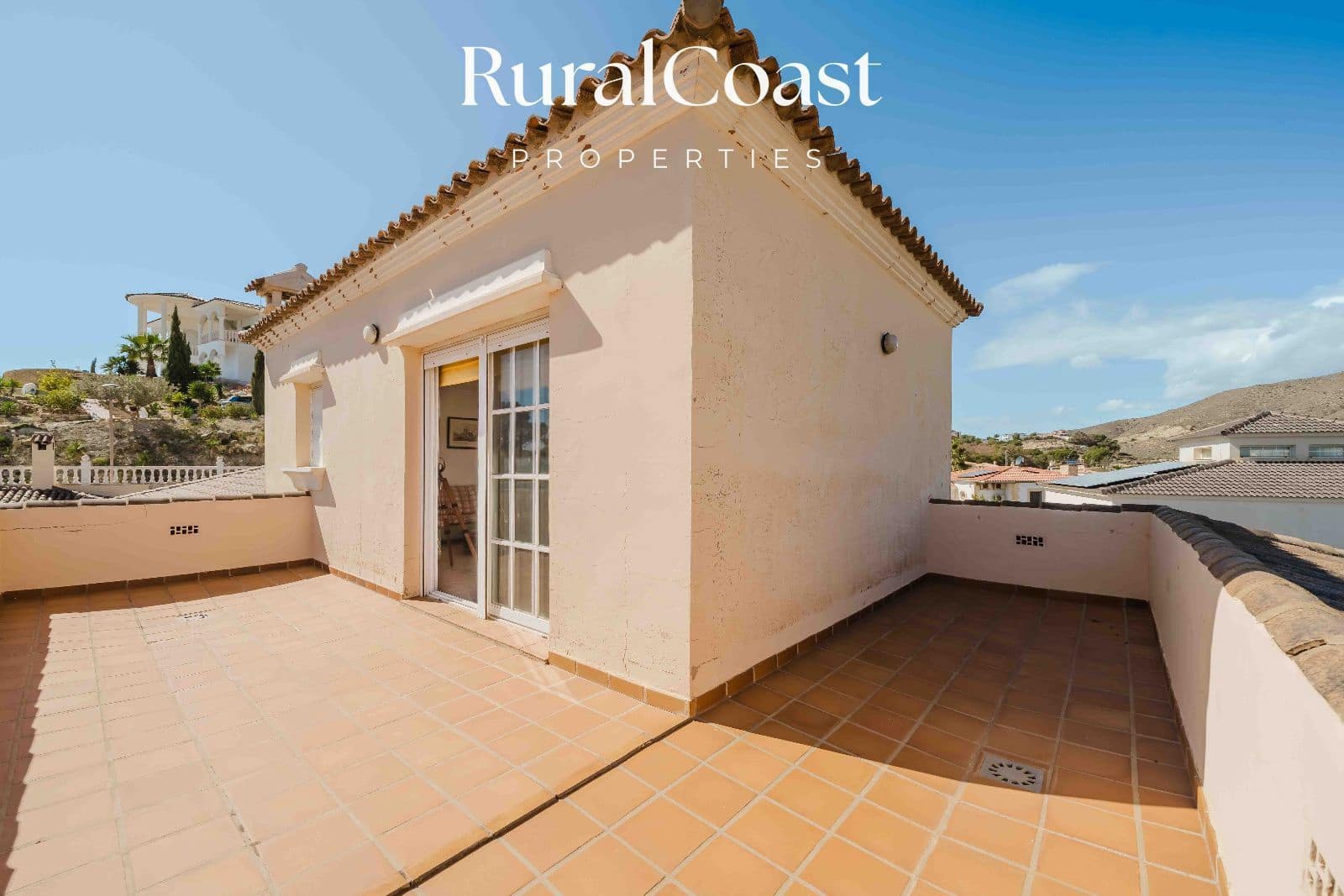 4 soverom Villa til salgs i El Campello med svømmebasseng garasje - € 1 100 000 (Ref: 8880583)