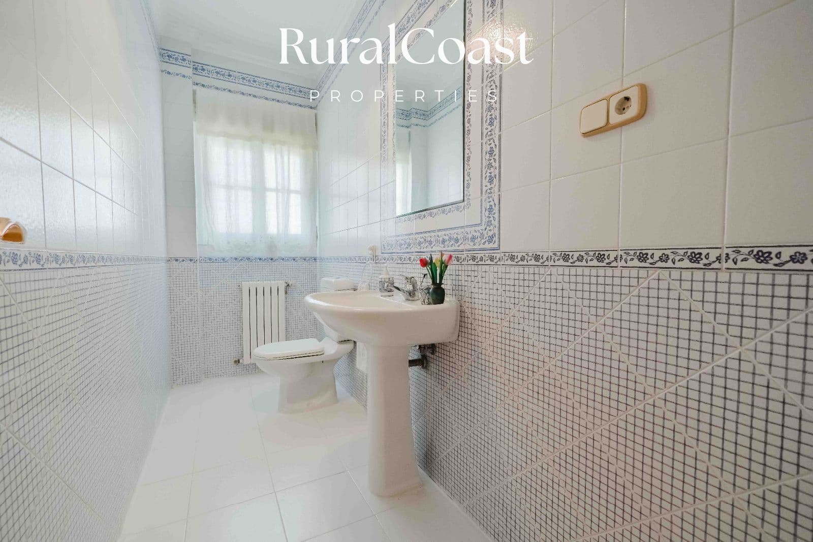 4 soverom Villa til salgs i El Campello med svømmebasseng garasje - € 1 100 000 (Ref: 8880583)