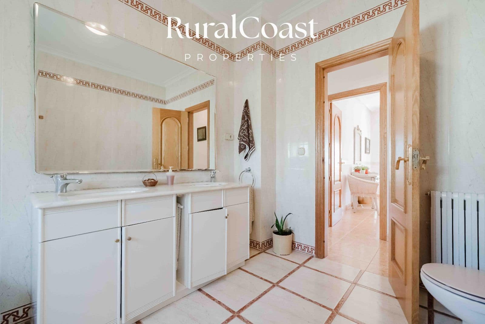 4 soverom Villa til salgs i El Campello med svømmebasseng garasje - € 1 100 000 (Ref: 8880583)