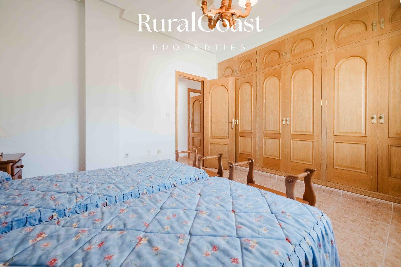 4 soverom Villa til salgs i El Campello med svømmebasseng garasje - € 1 100 000 (Ref: 8880583)