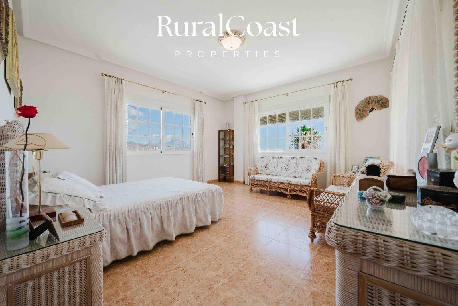 4 soverom Villa til salgs i El Campello med svømmebasseng garasje - € 1 100 000 (Ref: 8880583)