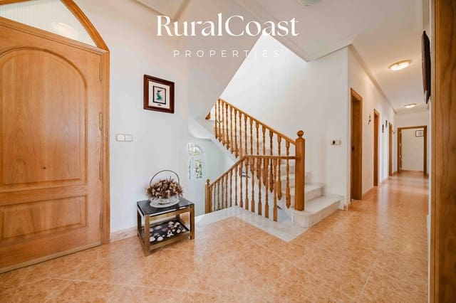 4 slaapkamer Villa te koop in El Campello met zwembad garage - € 1.100.000 (Ref: 8880583)