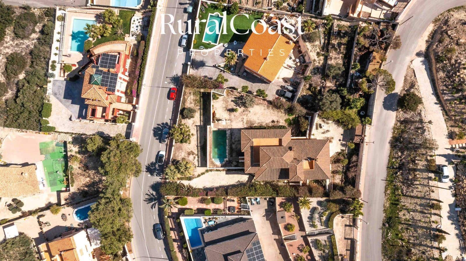 4 soverom Villa til salgs i El Campello med svømmebasseng garasje - € 1 100 000 (Ref: 8880583)