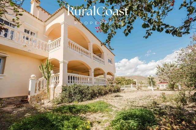 4 makuuhuone Huvila myytävänä paikassa El Campello mukana uima-altaan 
autotalli - 1 100 000 € (Ref: 8880583)