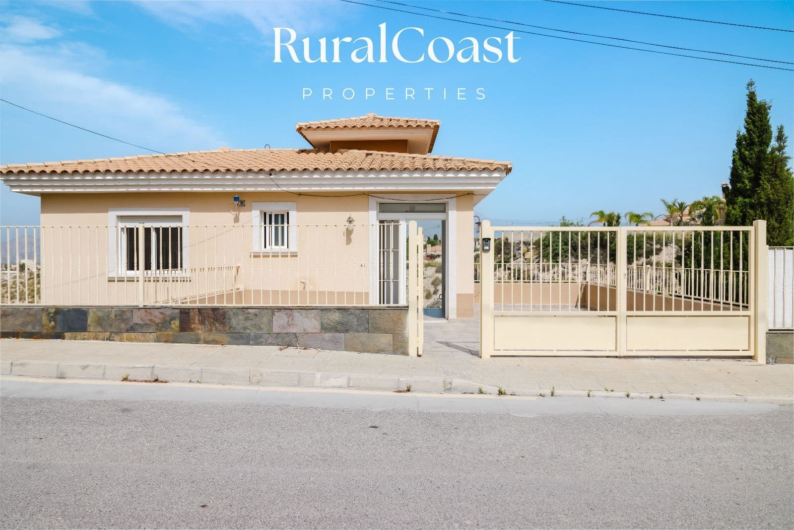 3 slaapkamer Villa te koop in Busot met zwembad - € 360.000 (Ref: 9064462)