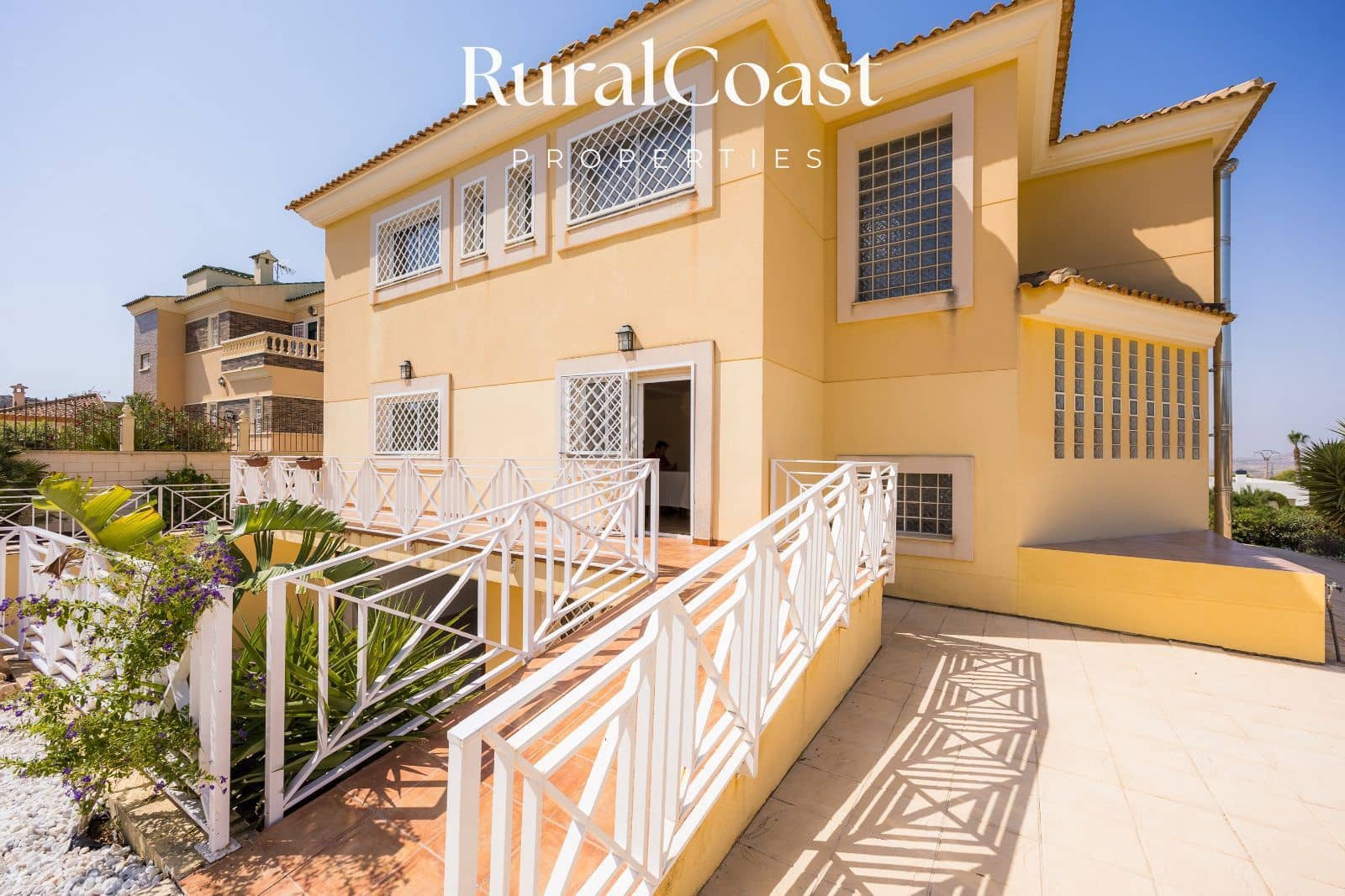 6 soveværelse Villa til salg i Busot med swimmingpool garage - € 629.000 (Ref: 9180630)