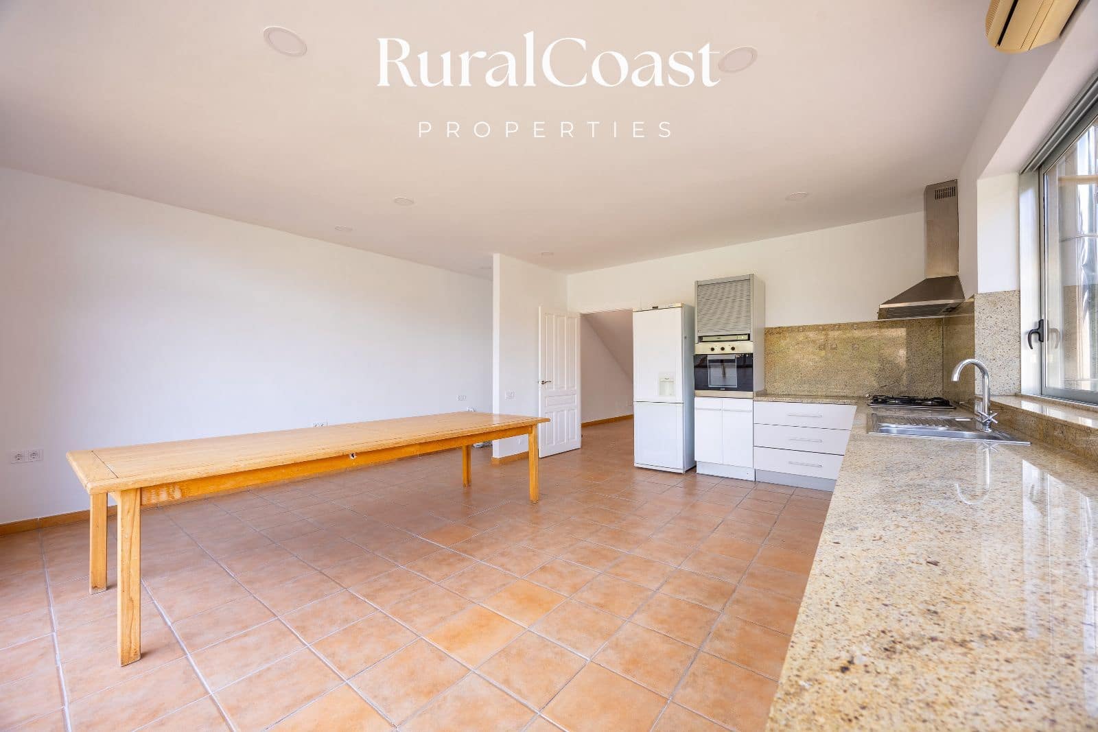 4 soveværelse Villa til salg i Coveta Fuma med swimmingpool garage - € 885.000 (Ref: 9211610)