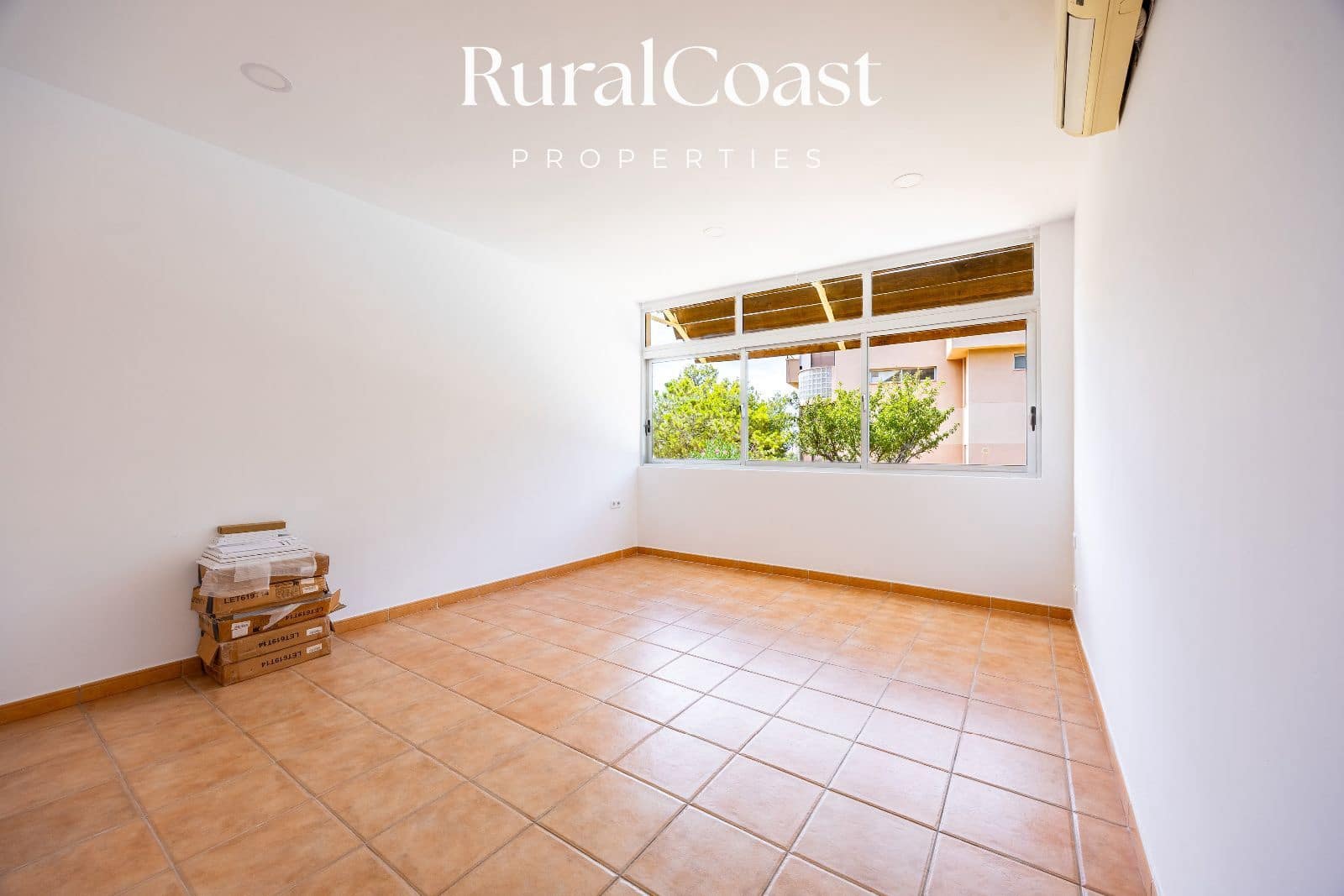 4 soveværelse Villa til salg i Coveta Fuma med swimmingpool garage - € 885.000 (Ref: 9211610)