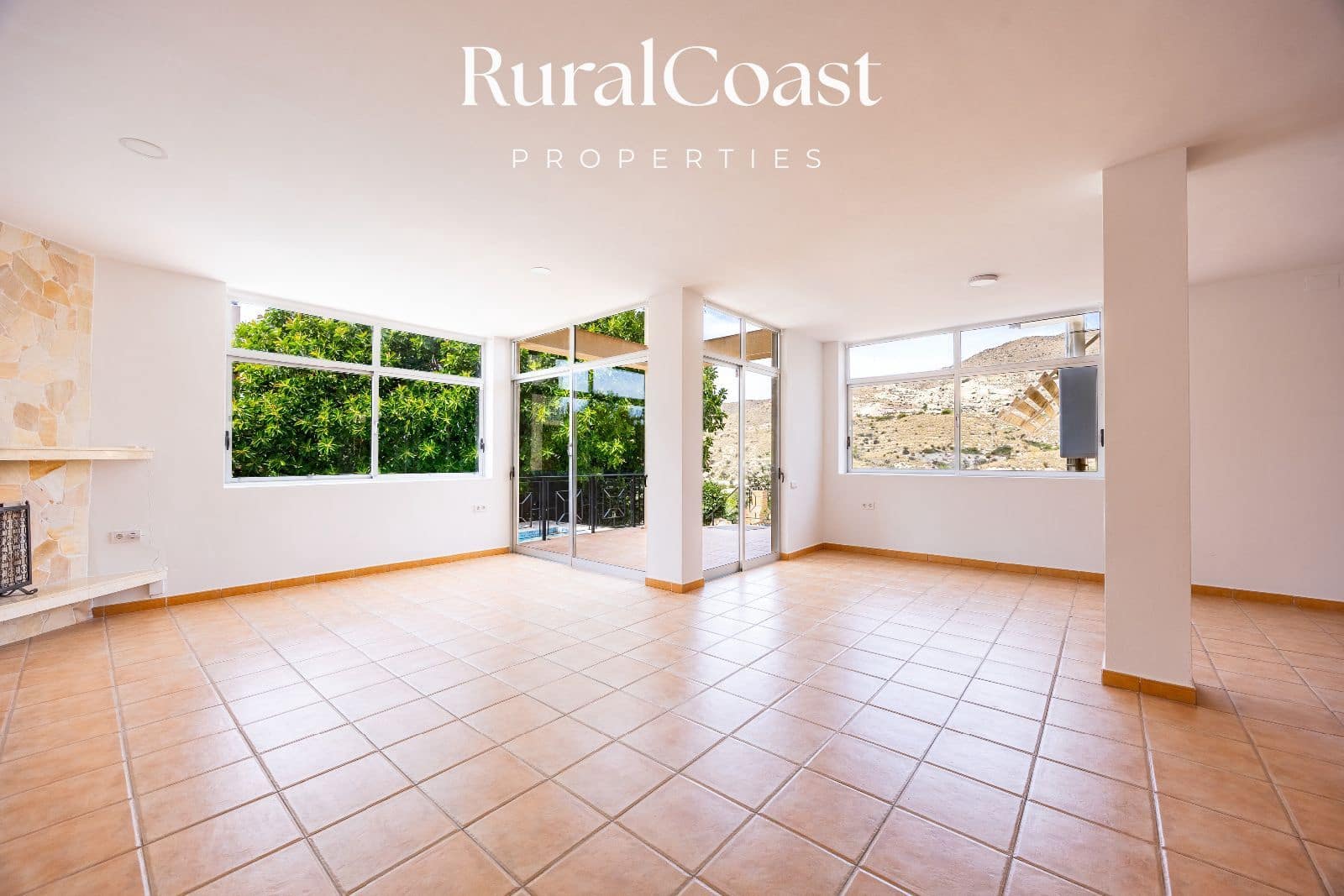 4 soveværelse Villa til salg i Coveta Fuma med swimmingpool garage - € 885.000 (Ref: 9211610)