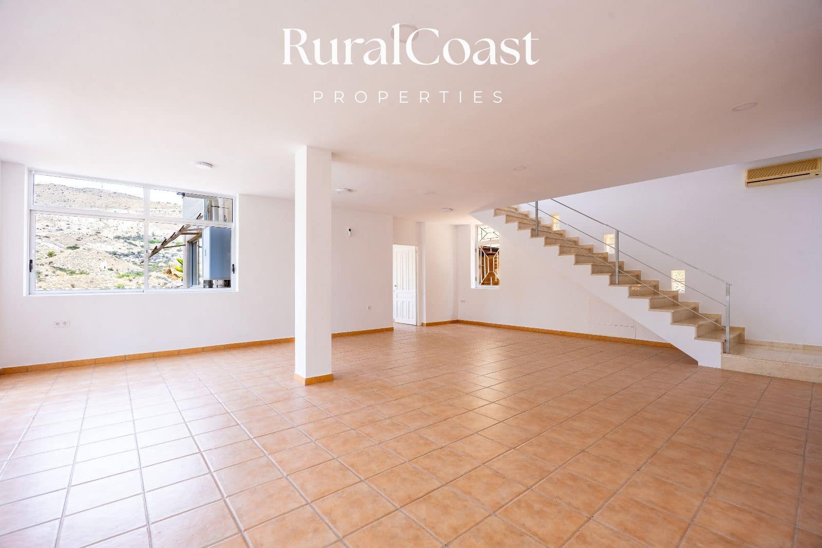 4 soveværelse Villa til salg i Coveta Fuma med swimmingpool garage - € 885.000 (Ref: 9211610)