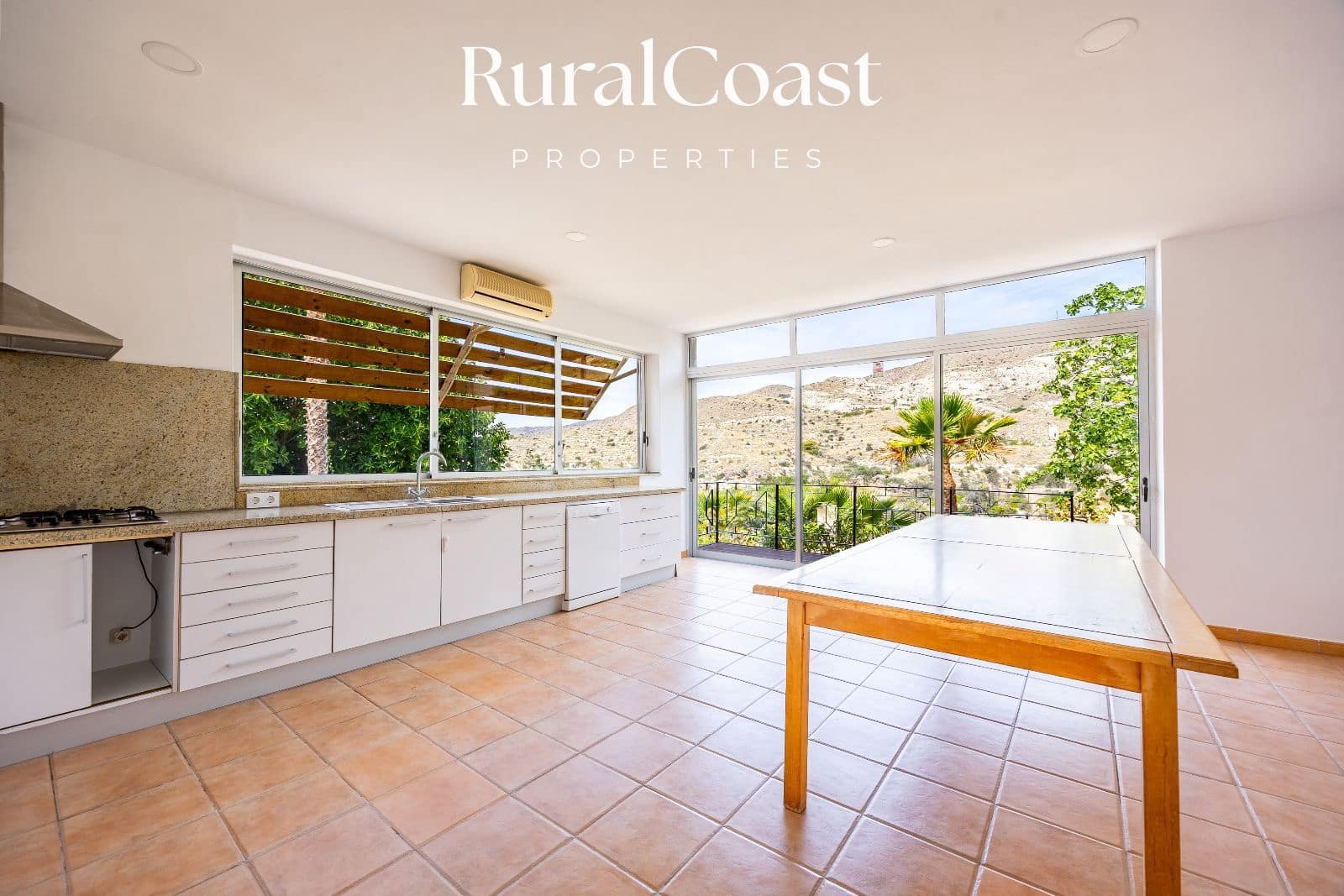 4 soveværelse Villa til salg i Coveta Fuma med swimmingpool garage - € 885.000 (Ref: 9211610)